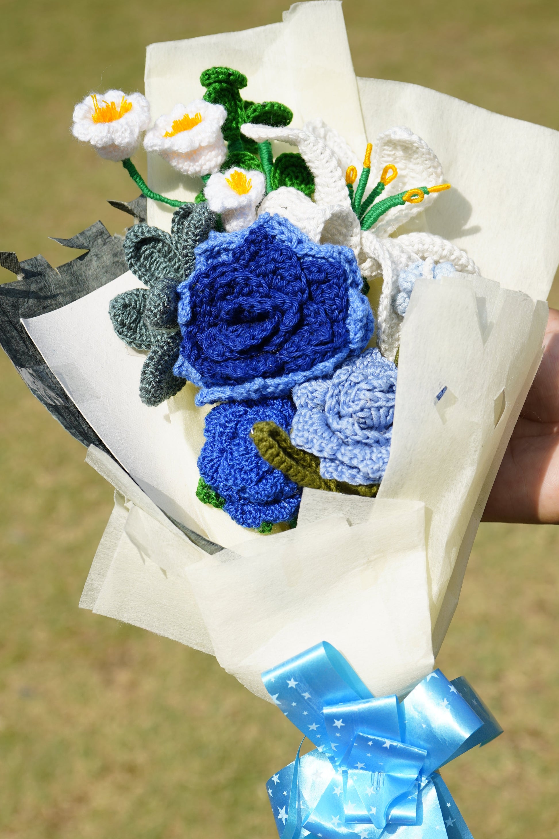 blue roses and white lilies bouquet Blue Rose, Lily & Bel Flowers